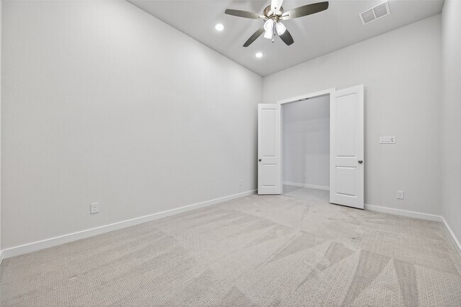 Building Photo - 212 Milas Cv