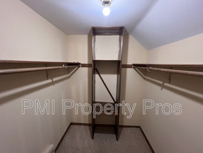 Building Photo - 3204 Chateau Ct