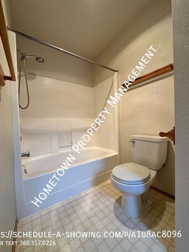 Building Photo - 4403 Chardonnay Dr SE