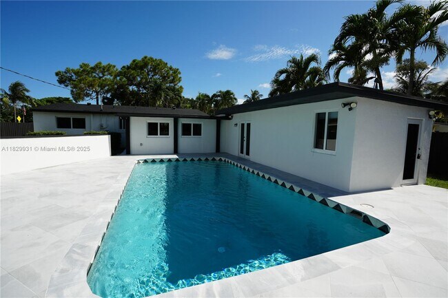 Building Photo - 2573 Conroy Dr
