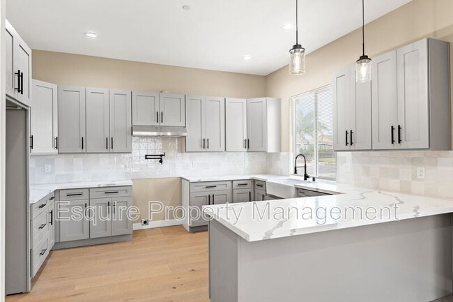 Building Photo - 545 Carty Dr