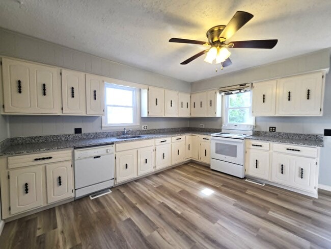 Building Photo - 406 Grove Pl