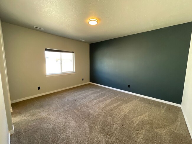 Building Photo - Newly Built 3 Bedroom Home w/ Hardwood Flo...