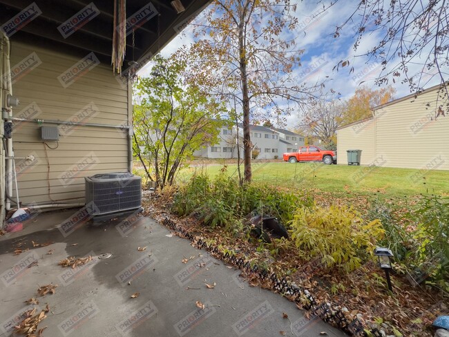 Building Photo - 2 bedroom home in Indian Hills