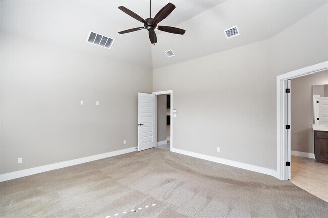 Building Photo - 904 Naranjo Dr
