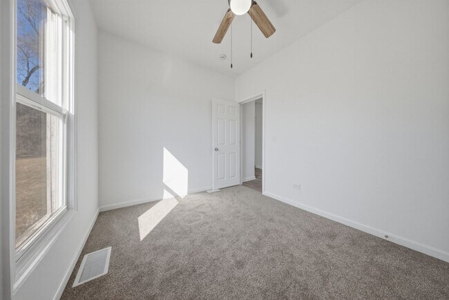 Building Photo - 835 Bishop Ave