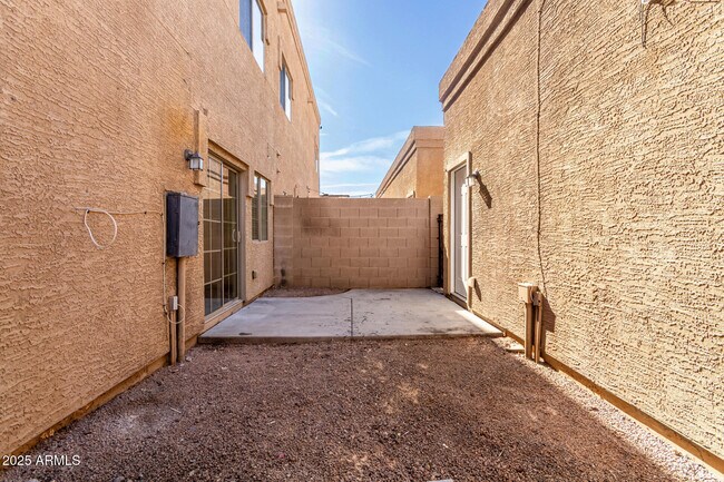 Building Photo - 2838 E Tracy Ln