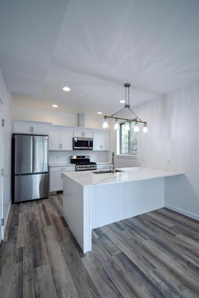 Building Photo - New South Hills Duplex Stunner!