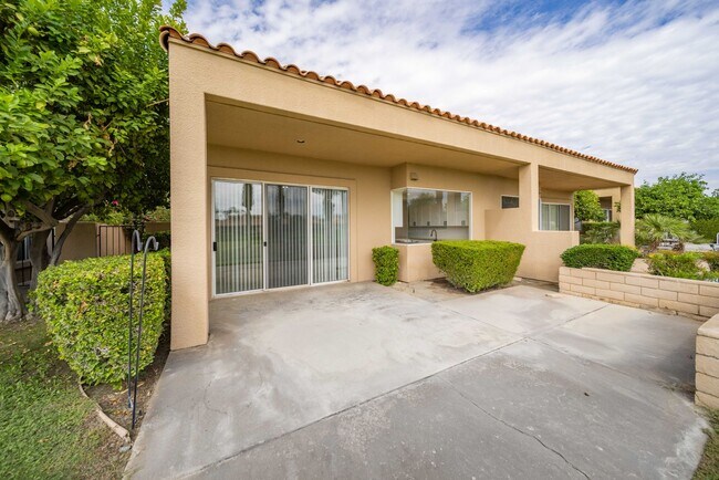Building Photo - Mission Hills Country Club Home