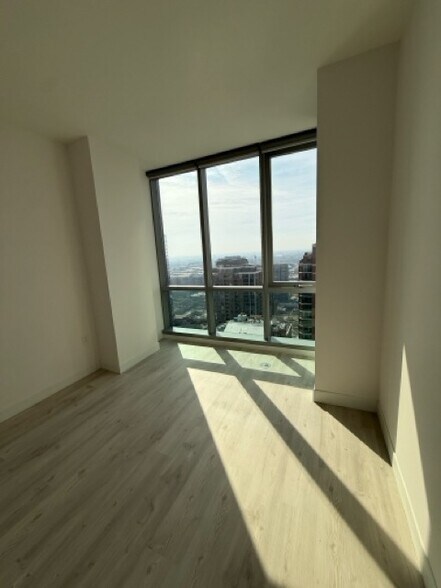 Building Photo - 70 W Huron St