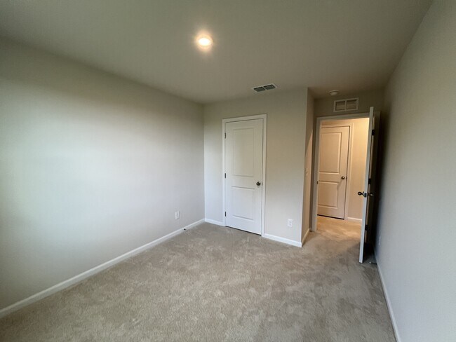 Building Photo - 1532 39th Ave Lp NE