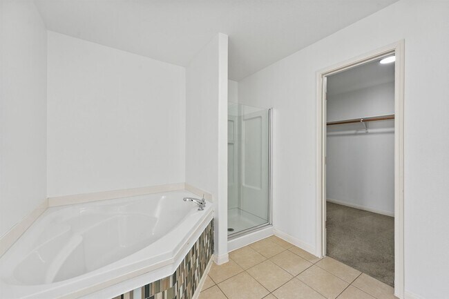 Building Photo - 7010 Dahlia Rd