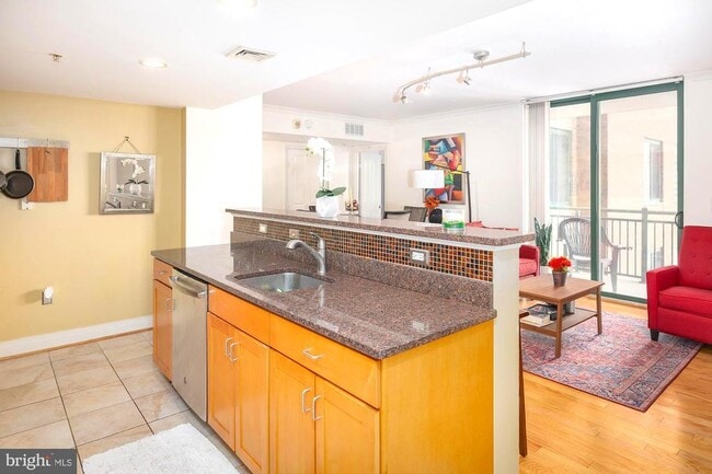 Building Photo - 414 Water St