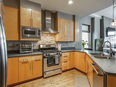 Building Photo - 117 30th Ave N