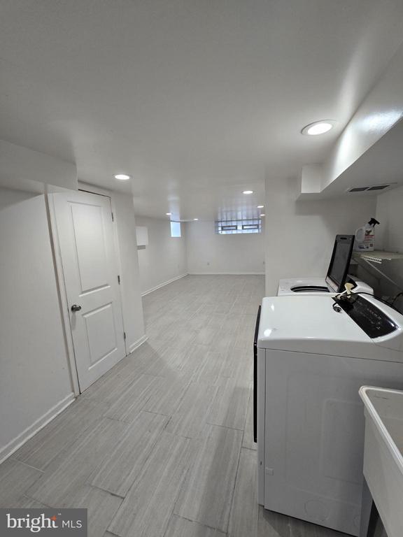 Building Photo - 831 Fanshawe St