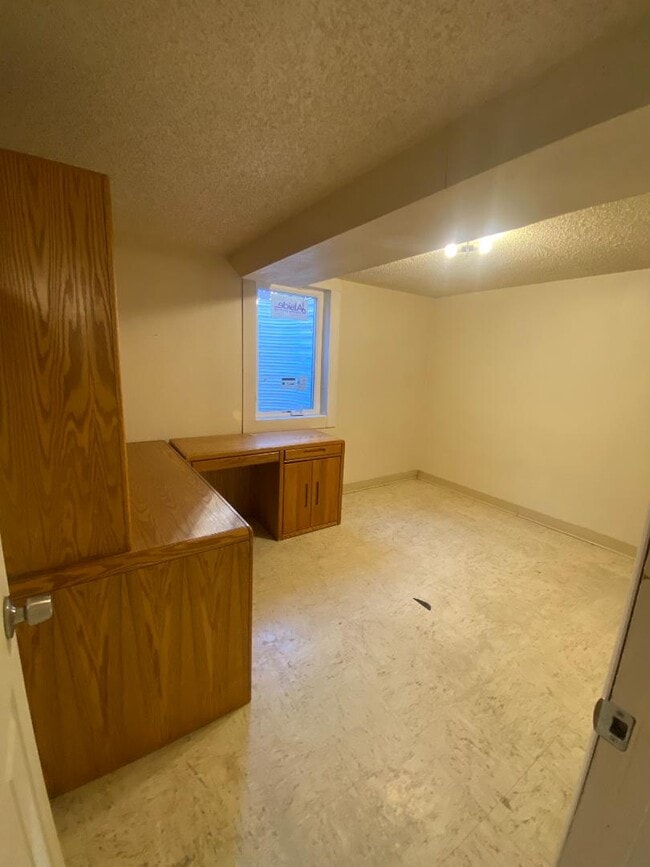 Building Photo - 1830 S Tennyson St