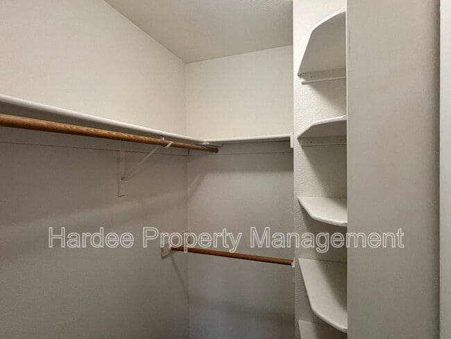 Building Photo - 614 E Pennsylvania St