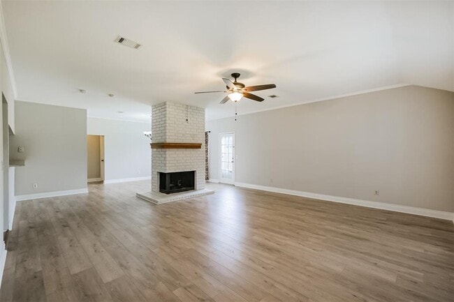 Building Photo - 2315 Cunningham Dr