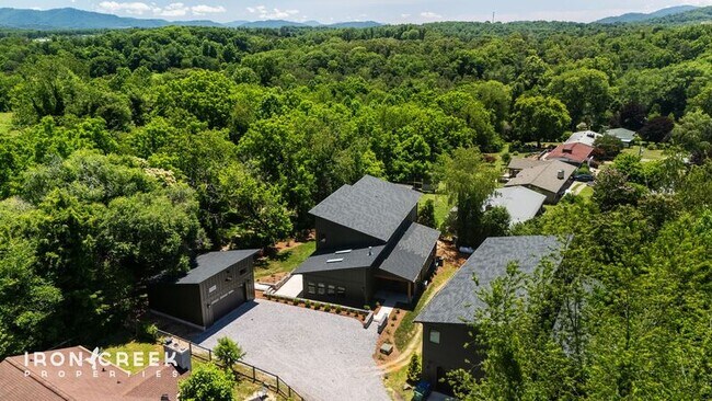 Building Photo - 3015 Sand Hill Crane Dr