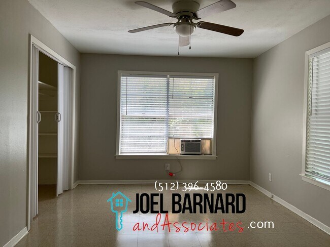 Building Photo - Availably July 12: Charming 3 Bedroom 1 Ba...