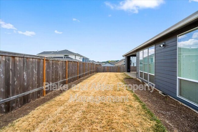 Building Photo - 496 NW Cascade Mountain Dr