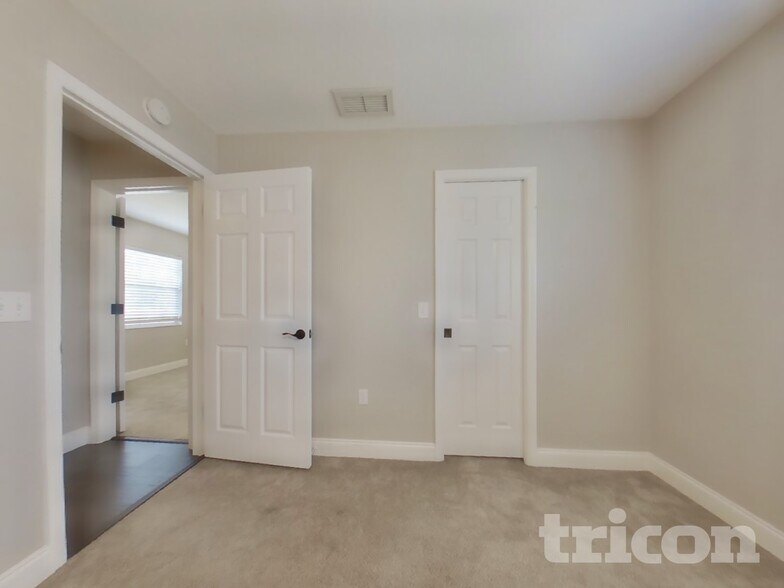 Building Photo - 3598 N Biscayne Dr