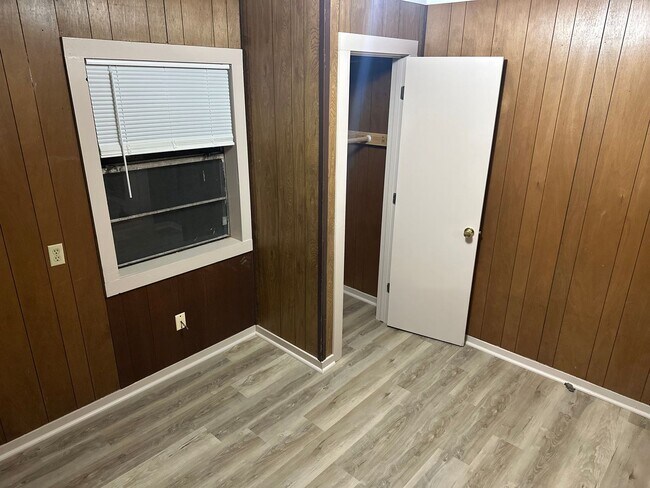 Building Photo - Available Now! 3-Bed, 1-Bath Central Springdale Home with Fenced-In Yard