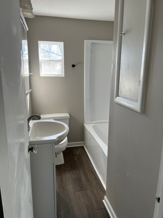 Building Photo - 3404 NW Rochester Road