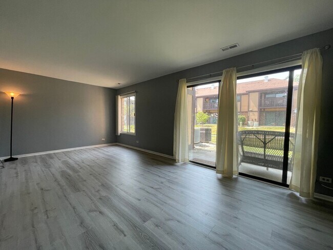 Building Photo - 1655 Dover Ct