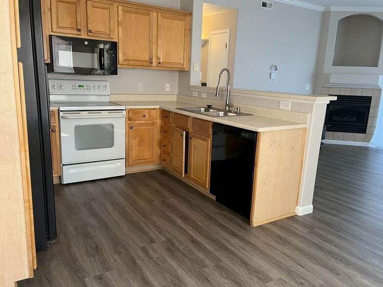 Primary Photo - 10075 E Carolina Pl