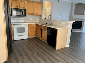 Building Photo - Charming 2BR Condo in Denver
