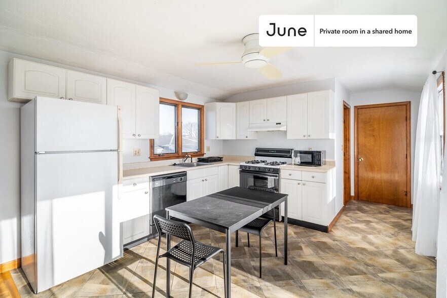 Building Photo - Room in Shared 2 bed/1 bath home in Somerville