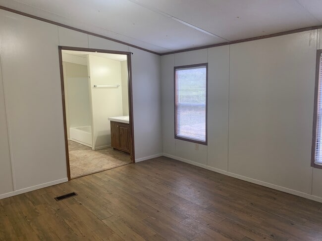 Building Photo - 915 Boulder Bluff