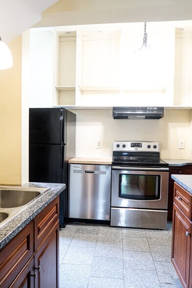 Kitchen with appliances - 2319 1st Ave S