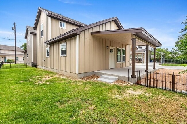 Building Photo - 302 Riley Wy