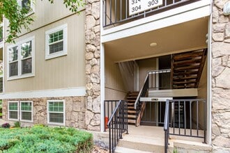 Building Photo - 2 Bed 1.5 Bath Updated Arvada Condo - Available June 5th