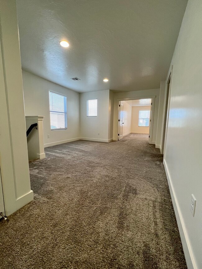 Building Photo - 3128 Halo Ln