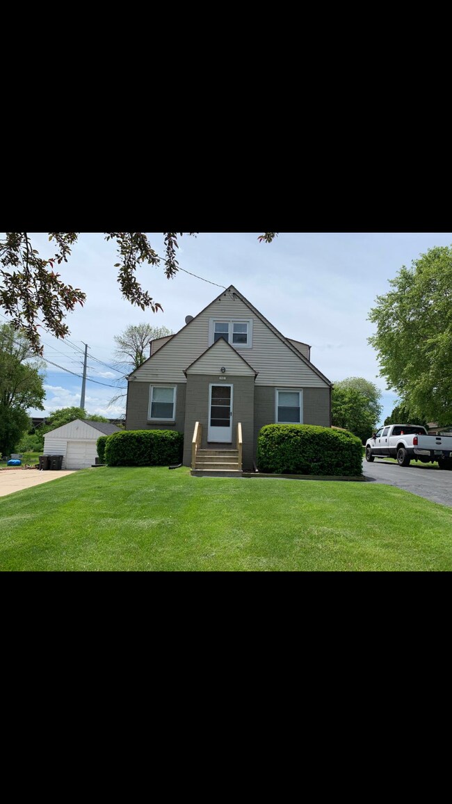 Building Photo - 2901 W Bottsford Ave
