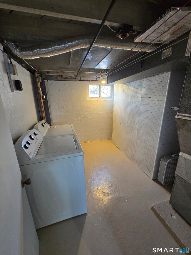 Building Photo - 148 Catherine St