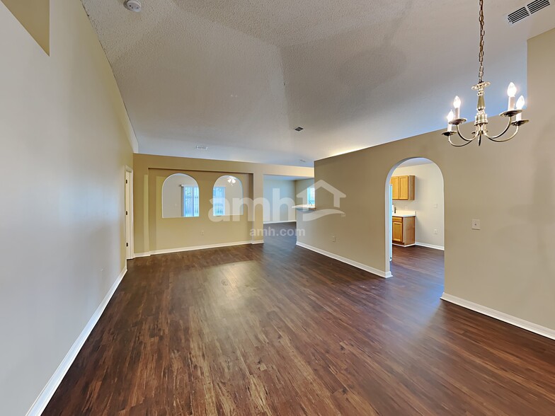 Building Photo - 4045 Half Moon Cir