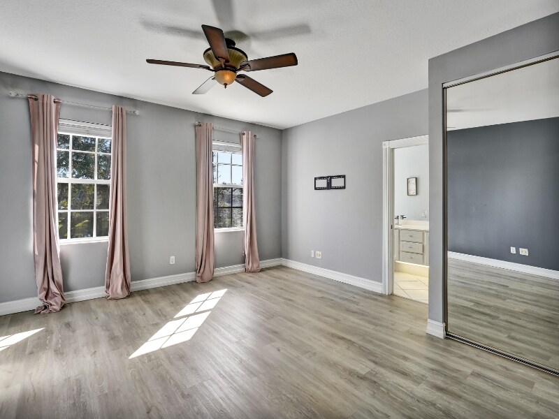 Building Photo - 5609 Cove Cir