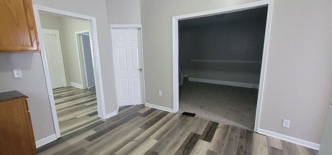 Building Photo - Newly remodeled 2 bedroom duplex!