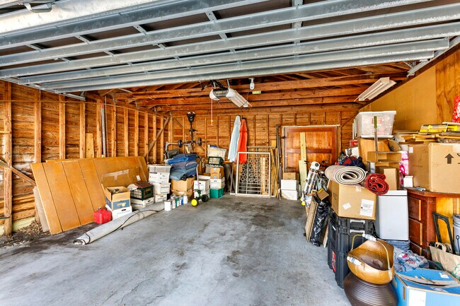 Building Photo - 335 Monroe Dr