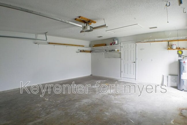 Building Photo - 911 SE 19th St