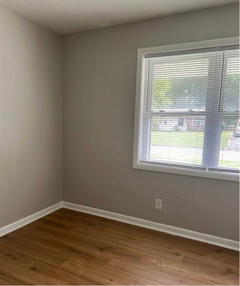 Building Photo - 1015 Routon Dr SW