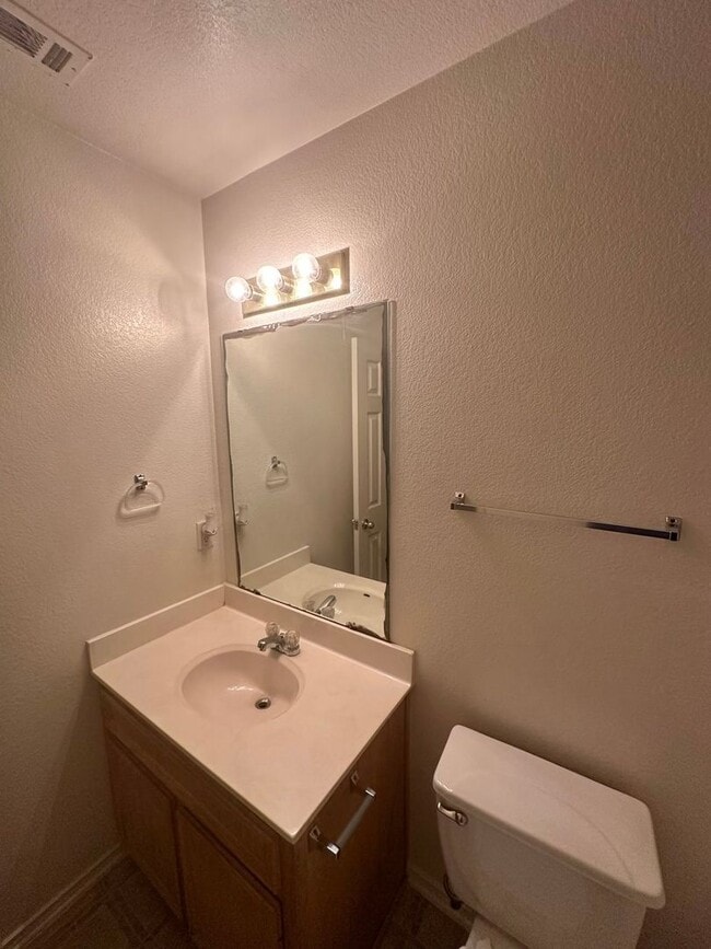 Building Photo - 904 Crymes Ln