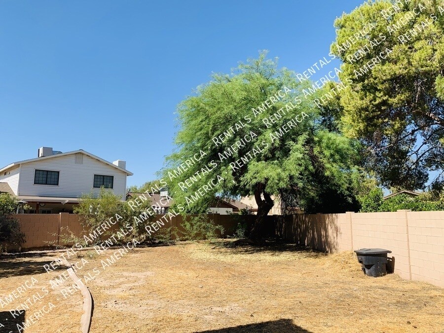 Building Photo - 2723 S Estrella Cir