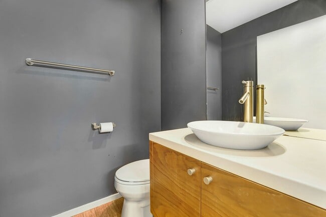 Building Photo - Your Perfect 3/2.5 Los Angeles Home Available Now!