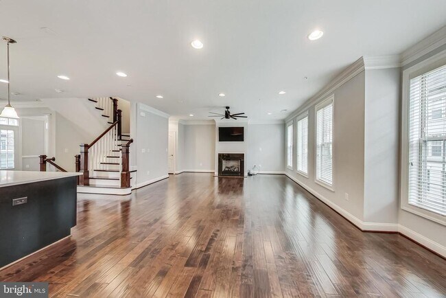 Building Photo - 605 Fair Winds Way