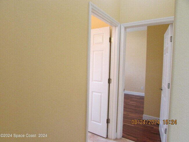 Building Photo - 1882 Woodfield Cir